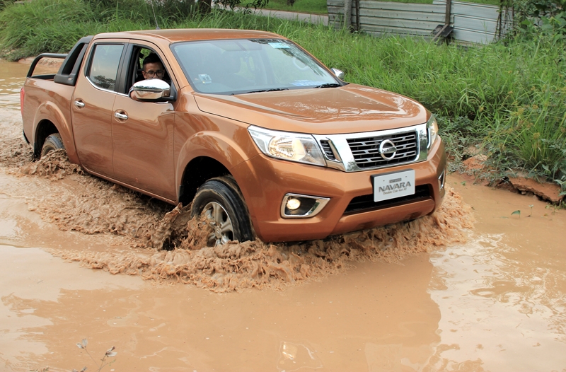 228 mm ground clearance means the Navara can run over anything