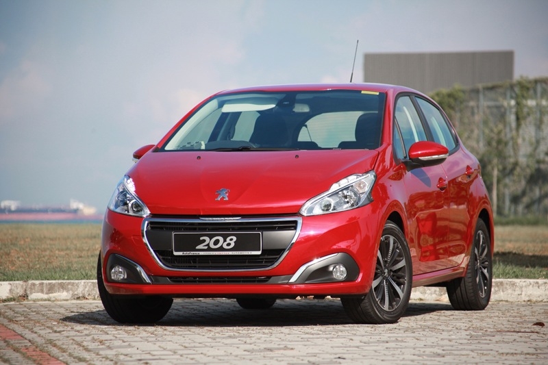 2016 Peugeot 208 comes with a reworked face - bumper, foglamps and grill are nicely updated 