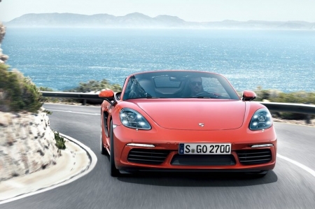 The design of the new Boxster is evolution rather than a revolution despite having every panel except the luggage covers and A-pillars changed, gaining a wider front end with curvier headlights, a more defined side profile with a larger air intake and an accent strip running across new LED taillights. That theme continues inside the Boxster, with an updated dashboard design sporting rounder air vents and the latest generation of porsches new PCM touch screen interface.