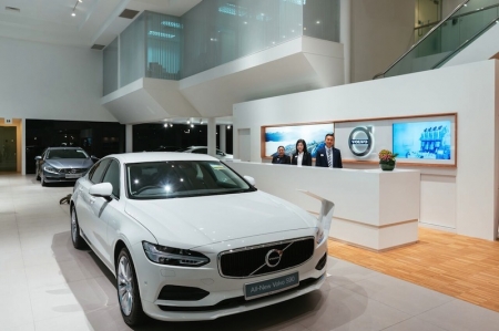 The VRE revamp is the biggest overhaul the Volvo showroom has seen, costing approximately S$4-million and taking 6 months to complete. It comes at a strategic time, with a new era of Volvo piloted by the launch of the new face of Volvo, represented by the all-New Volvo XC90, S90 and soon to come V90; it is an opportune time to showcase what Scandinavian luxury is all about. 
