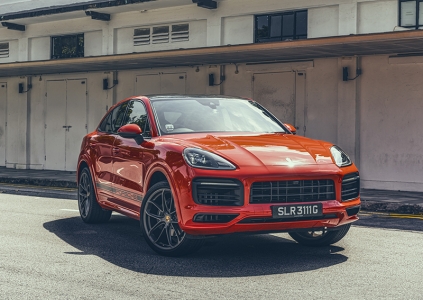 Style and substance
That’s not all. All that vroom and room is packaged in a dashing form. Every Porsche SUV has a commanding road presence. With a wide stance and design elements from the front to the rear fenders that echo the 911, there is no mistaking the profile of a Porsche SUV. 