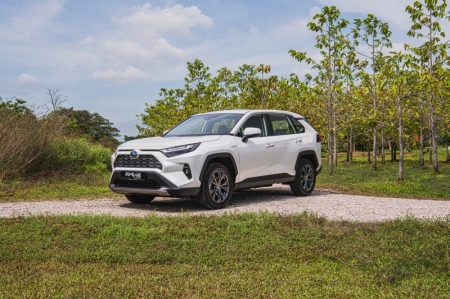 The new RAV4 Hybrid is an upgrade from the current RAV4 2.0L petrol version in almost every conceivable way. Its electric motor is mated to a 2.5-litre engine which generate a combined 215hp. That’s a significant leg up from the 170hp power output of the petrol model, and so is the acceleration: 8.1 seconds 0-100km/h for the Hybrid, down from 9.8 seconds for the petrol. 
