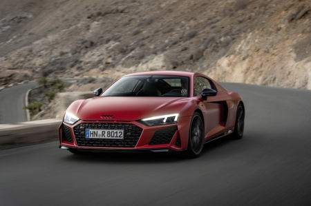 Still quick in this day and age

Despite being a model that has existed since the early 2000s, the R8 has remained competitive against its rivals. The mid-engine sports car can catapult itself from 0-100 km/h in just 3.7 seconds, accelerating until it reaches a top speed of 329 km/h.

At the heart of the new R8 is the same familiar naturally aspirated 5.2-liter V10 FSI engine, known for its incomparable sound, lightning-fast response, and immense accelerating power. In the R8 V10 performance, the engine delivers 570 bhp and 550 Nm of healthy torque, which is transmitted to the rear wheels via a 7-speed S-Tronic gearbox.