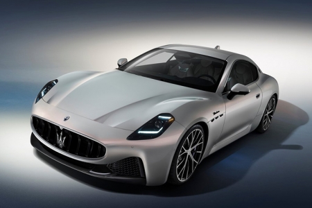 As with all previous generations, the new GranTurismo is still predominantly a gran tourer, combining the performance of a sports car with comfortable long-distance travel capabilities. Quintessentially, it still maintains its hearty Italian charm alongside new technological upgrades.
