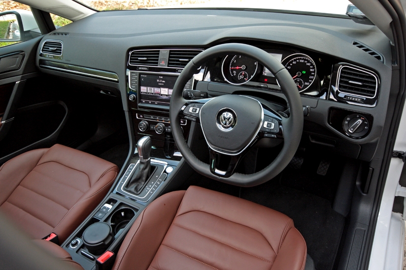 Flat-bottomed steering wheel sure adds a touch of sportiness to the cabin