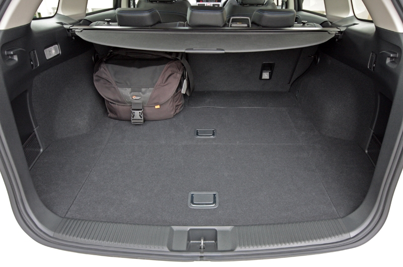Subaru Levorg's boot can transform into van mode rather easily