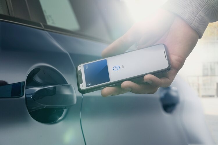 BMW Digital Key: Your smartphone can now be used to operate the new BMW 5 Series and BMW 6 Series Gran Turismo