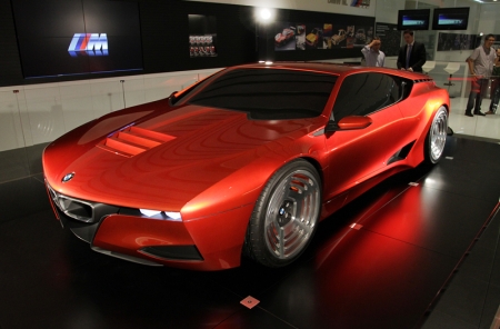 The BMW M1 Hommage takes long familiar elements from the BMW Design repertoire, reinterprets them and couches them in a new context. Its design brings together past and present, expanding the observer’s perception through new design solutions that find their expression in typical BMW style.