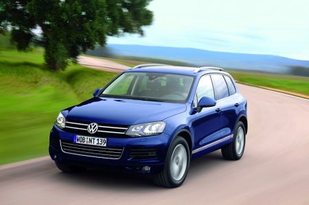 Compared to the first generation Touareg, the new Touareg has its dimensions increased in both length and width as well as a lower centre of gravity. And that's not all, for the new Touareg despite its increase in size is now a lighter machine for better power to weight ratio (208 kg lighter) due to targeted body modifications, material selection and a lighter weight power train. And even though the new Touareg is now a lighter machine, its body has a five percent greater torsional rigidity (24,800 Nm/Â°), making it the leader in its class. 