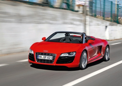 The V10 engine produces 525 bhp and launches the open-top two seater to 100 km/h in 4.1 seconds on its way to a top speed of 313 km/h. Featuring technologies such as the Audi Space Frame (ASF), quattro permanent all-wheel drive, full-LED headlights and with an innovative seatbelt microphone as standard, the R8 Spyder 5.2 FSI quattro is the top-of-the-range Audi.