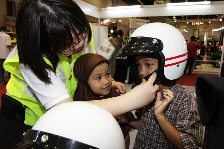Whilst there are increasingly more ‘road safety campaigns’ being developed for Malaysian drivers, Innovate Solutions is out to educate and increase road safety awareness amongst youngsters. Since KLIMS’10 began on 3rd December, thousands of families have been able to actively participate in various informative activities which will be conducted until 12th December 2010. Innovate Solutions (booth 1B10, located at Hall 1) will be providing visiting children with a hands-on demonstration on ideal road safety practices for pedestrians and be given the opportunity to enhance their roadside manners that can prevent them becoming or causing another road-side tragedy.