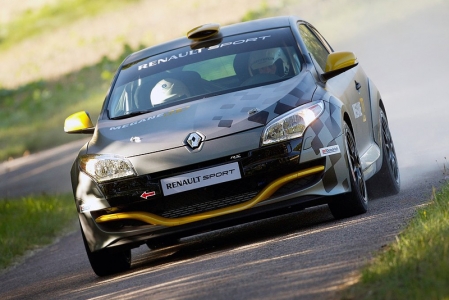 Under the bonnet, the performance of the 2.0-litre 16V turbo engine has been enhanced with an optimised electronic engine control system. Despite regulatory restrictions, the MÃ©gane Renaultsport N4's engine puts out 265hp and torque of 470 Nm. It is linked to a five-speed H-pattern gearbox, developed specifically for this purpose. On the strength of its experience in the field, Renault Sport Technologies has sought to design an innovative, reliable and high-performance package that also takes on board the notion of cost control at every stage of development. The intention is to make Renault MÃ©gane RS N4 accessible to all drivers, and be both easy to handle and economical to run. Like all of the vehicles in its rally range, MÃ©gane Renaultsport N4 is to be sold by Renault Sport Technologies in the form of a kit comprising all the specific parts.
