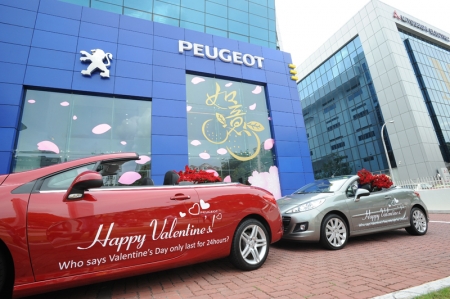 On the same day, the Peugeot team also spread the message as they drove along Orchard in their Peugeot cabriolets (308CC and 207CC), armed with flowers and Valentine’s Day decals on the cars. Continuing in the same spirit, Peugeot brought the love to the needy on 16th February as they gave out food and household items to Lions Home for the Elders, Bright Hill Evergreen Home and Canossaville Children’s Home. “At Peugeot, we like to think out of the box. And in this case, we wanted to show everyone that love is something that we can celebrate every day and not just by showering gifts to your loved ones, but also to those in need,” says Medy Widjaja, Marketing Manager of AutoFrance.