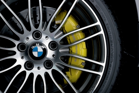 BMW Performance sports brakes come with extra-large vented brake discs cross-drilled at the front and upgraded by slots in the discs for optimized cooling.Â  The six-piston fixed-caliper brakes on the front axle, in turn, come in brilliant BMW Performance Yellow and bear the words “BMW Performance”.