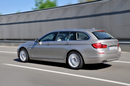 An award-winning car, the new BMW 5 Series Touring has been honoured with numerous awards since its inception, including; the special “Red Dot design award 2011: Best of the Best” prize for top design quality; the coveted iF award for outstanding product design 2011; and iF Gold Award 2011 for outstanding design.Â 