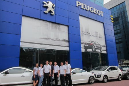 On 8th October, a fleet of Peugeot cars driven by AutoFrance staff supported the Ritz-Carlton charity car wash, where a team of beneficiaries from MINDS were stationed at SPC Telok Blangah Petrol Station from 9am to 4pm. For every Peugeot car which participated in the car wash, AutoFrance made a donation of $50 to MINDS.