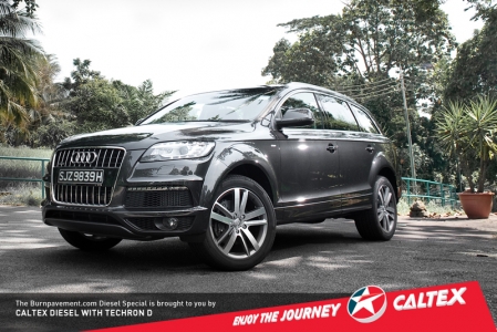 So that's enormous and powerful explained, what about the rest of the car? The massive SUV has always been handsome, so there's no denying that it is a good-looker. A strong and burly front-end with DRLs and a colossal signature Audi grille all combine to give the Q7 a tough yet subtle demeanor.