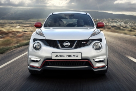 That is not a problem if you are rich. However, the majority of us are not rich, which means that a fast Juke is out of our reach. Until now with the introduction of the Nissan Juke Nismo.