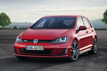 For a punchy hot-hatch with 380 Nm (available from 1,750 rpm), it boasts a low 122 g/km CO2 emission output, sips an average of 4.7 litters every 100 km and complies with the stringent EU-6 emissions standard as well. Making it not only the most powerful Golf GTD and Golf 7 to date, but one of the most economical fast hatches as well.