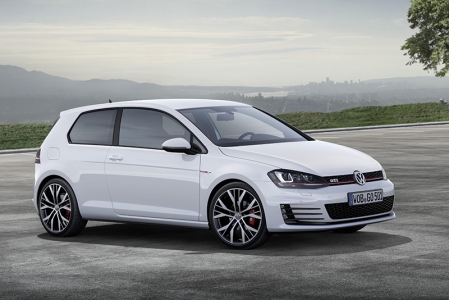 Stomp on the pedal from standstill and the new GTI will accelerate to 100 km/h in 6.5 seconds and reach a top speed of 246 km/h. The GTI Performance will edge ahead a little at 250 km/h and 6.4 seconds for the sprint to 100 km/h. 