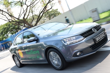 With its official combined fuel consumption of 16.6 km/L, the Jetta Sport 1.4 TSI was a natural choice for the Shell FuelSave Challenge. Its 1.4 TSI Twincharger engine with 160 bhp and 240 Nm of torque blends dynamic performance with outstanding fuel efficiency.
