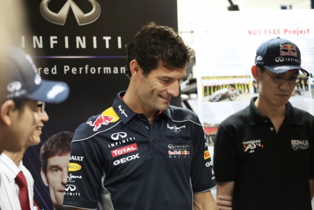 As part of the launch, Red Bull Racing F1 driver Mark Webber made an appearance at NUS to catch up with the engineering students and Prof. Seah Kar Heng. The faculty received the driver with a warm welcome and managed to get some advise and encouragement from the Australian racer.