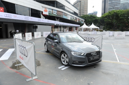 Targeting the challenging conditions of an urban drive landscape, the test drive event was held in the high-traffic Orchard area at Scape. Participants who have signed up with Audi Singapore take on the challenge of safe city driving in the sleek and compact Audi A1 Sportback, Audi A3 Sportback and Audi Q3. Drivers will manoeuvre through a parallel parking course, crank-course, S-course and a test drive in the city. 