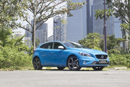 Looks wise, the V40 R-Design is truly an exciting car that screams 