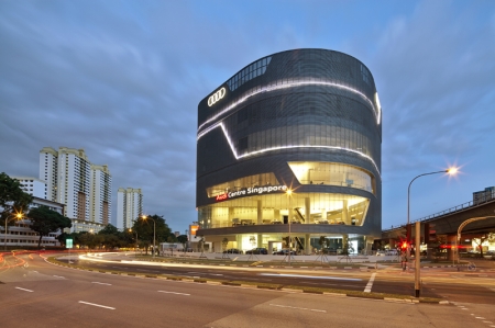 Located at 281 Alexandra Road, the eight-storey Audi Centre Singapore was jointly designed by renowned architects from Ong & Ong Private Limited and Jens Niemann, Senior Architect, Corporate Architecture of Audi Singapore. The Audi Centre Singapore serves as Premium Automobile’s sole showroom facility in Singapore.