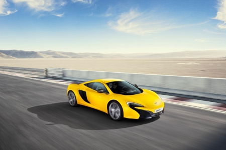 The name of the 625C refers to the power output of the highly efficient derivative of the 3.8-litre twin turbo V8 powerplant — 625PS (616bhp). ‘C’ stands for ‘Club’, highlighting a more accessible and less extreme model in terms of character. However, the McLaren 625C enjoys a number of the technical advances already debuted on the McLaren 650S.With a power output of 616 bhp, enhancements have been made to driveability and efficiency with engine torque of 610 Nm. Acceleration from zero to 100 km/h takes just 3.1 seconds, while 200 km/h is reached in 8.8 seconds for the CoupÃ©. Despite the lower power of the 625C, maximum speed mirrors that of the 650S, at 333 km/h (329 km/h for Spider), and CO2 emissions remain the same, at 275 g/km.