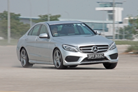 On a Saturday night and when you have the urge to play Lewis Hamilton, the C250 remains capable. It thrusts forward with dignity, it overtakes on the expressway without feeling breathless and in a slalom we created, it changes directions in an assuring manner.