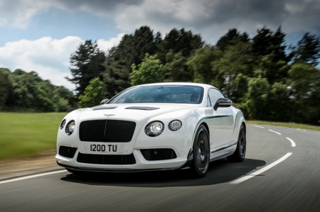 Developing 572 bhp and 700Nm of torque, together with a 100 kg weight reduction and shorter gearing, the Continental GT3-R is the fastest-accelerating Bentley ever. Capable of reaching 100 km/h from a standstill in just 3.8 seconds, the GT3-R is a Grand Tourer with the performance of a racer.