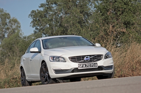 Which is a little unfortunate for other brands, to be sidelined by silly Singaporeans who are more brand-conscious than value-conscious; because, if they are really value-conscious, Volvo’s S60 would definitely spring to mind first. And why so? Very simply, this Swede offers so much for not so much moolah.