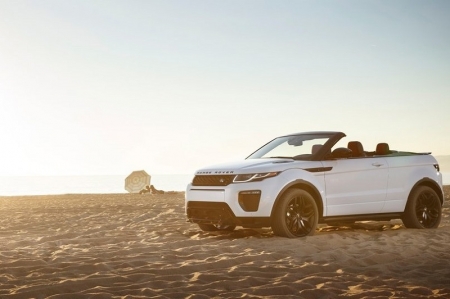 Moreover, most Evoque buyers are new to the brand and looking for a posh status symbol. Unlike previous SUV convertibles, the Evoque Convertible does not disappoint in this regard as it looks the business with the same handsome design as before, but kerb appeal is now boosted by optional LED headlights as well as front and rear fascias that are redesigned for 2016. The folding soft-top can also be operated at speeds of up to 48 km/h for maximum visual kudos, and can fold itself in just 18 seconds.