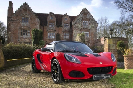 Integrating a new front and rear aesthetic with Lotus’ established design language, this latest Elise also receives a wide range of cabin enhancements - including the lightweight open-gate gear select mechanism first introduced on the Lotus Exige Sport 350. The Sprint is available in both the 1.6-litre naturally aspirated and 1.8-litre supercharged versions.