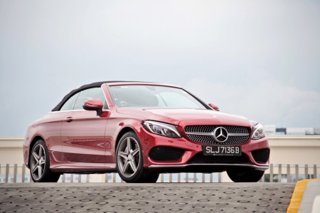 And the problem with those two choices are, (a) the E-Class Cabriolet isn’t as youthful and might be mistaken as your mum’s car, while (b) the SLK is a strict two-seater which meant additional passengers have to be thrown into the boot.