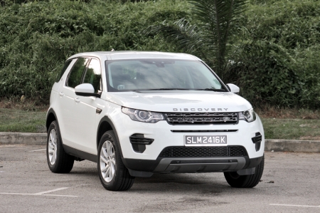 Lets just be honest. The petrol-powered Discovery Sport isn’t the most economical around. But because it’s the door to the world of the Land Rover brand, you yearn for one. The fact that it has three rows of seats makes you want one so, so badly.