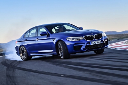 Power comes courtesy of a 4.4-litre bi-turbo V8 engine derived from the outgoing M5, but revised to feature newly developed turbochargers, ultra-efficient charge air cooling and increased fuel injection pressure, increasing power to 600 bhp and 750 Nm of torque, up from the F10-chassis M5’s 560 bhp and 678 Nm. The century sprint takes just 3.4 seconds, all the way to an electronically limited top speed of 250kmh. With the optional M Driver’s Package, however, the fun continues till the speedometer touches 305kmh. 