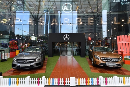 Befitting the GLA’s adventurous nature, the event location created an atmosphere of wanderlust — decked out in fairy lights, colourful picket fences, picnic benches and large beach chairs, guests were provided with a fun escape from the grind of city life. 