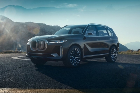 Exuding exclusivity, the expansive exterior of the Concept X7 iPerformance identify it immediately as a BMW X model, with clear vertical proportions and significant ground clearance. The front end of the Concept X7 houses a large vertical kidney grille, flanked on either side by slim and elongated twin headlights — creating a powerful visual statement. 
