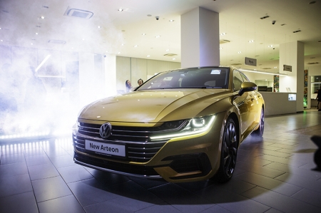During an event last evening at Volkswagen’s showroom along Alexandra Road, the new Arteon was revealed to members of the media, where Singapore’s first owners of the Arteon also took delivery of their cars. 
