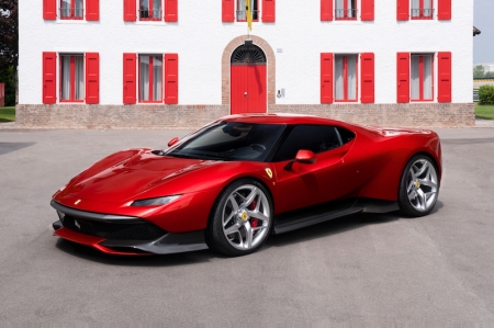 The result is a model that can be driven both on road and on track, while at the same time expressing all the beauty and innovation inherent in Ferrari’s road cars.