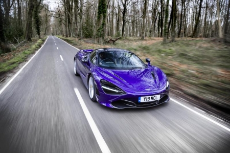 The second-generation Super Series provides a new interpretation of McLaren design language, with a dedication to aerodynamics principles, and was singled out by the 40 international judges for its “innovative symbiosis of aesthetics and function”. 