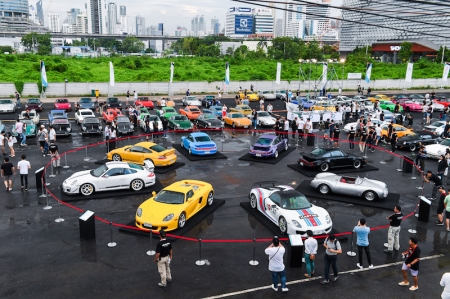 Thousands came to the event at Show DC Oasis Arena and more than 300 Porsche cars arrived throughout the course of the day. At the same time, droves of spectators turned up to watch 911 GT3 Cup cars tackle the challenging corners of the street circuit perched at Bangsaen beach for Porsche Carrera Cup Asia (PCCA). 