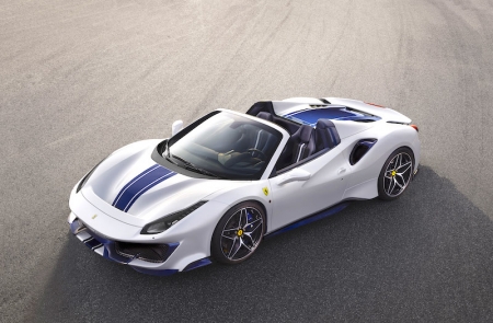 The 488 Pista Spider sets a new benchmark for Ferrari, for spider performance, made possible thanks to the adoption of the most powerful Ferrari V8 engine ever which was recently named Best Engine in the World for the third consecutive year at the 2018 International Engine of the Year awards. The 3,902 cc twin-turbo V8 unleashes 710 bhp @ 8,000 rpm/770 Nm @ 3,000 rpm and combines that power with increasing torque at all engine speeds for continuous and unending acceleration all the way to the redline. Standstill to 100 km/h takes 2.85 seconds, while 0-200 km/h needs only 8 seconds; maximum speed is rated at 340 km/h.