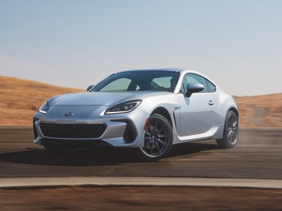 Much to the disappointment of the former group, the second-generation Subaru BRZ broke cover this week with an engine that didn’t feature forced induction. Despite the absence of a turbocharger, however, the new BRZ still offers a power bump over its predecessor.