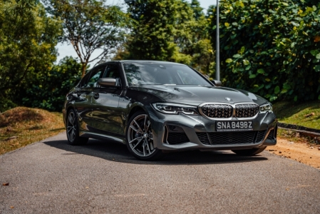 Factor in the current COE price of $82k and the M340i comes within striking distance of the $376,581 Audi S4, also an all-wheel drive 3-litre turbocharged sport sedan that makes 353hp and 500Nm of torque. Altogether, that’s good for an electronically-limited 250km/h top speed and 4.7 second sprint from 0-100km/h. Compelling? 

Moreover, even though it still sports a straight-6 turbo engine, the M340i is now available in Singapore only with all-wheel drive, or xDrive as BMW calls it. Cue moans and groans from hardcore BMW enthusiasts.

Since the regular G20 has already been covered in a previous article, we’ll simply focus on what makes this an M Performance vehicle.

The Important Bits

The M340i features bulging intakes up front, which sets it apart from the regular 3er and makes that front-end look sharper and meaner. Don’t be deceived by those slim headlights though – they’re up there with the best that we‘ve tested.