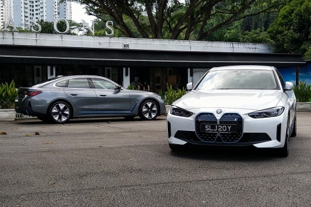 When it comes to the latter, the entry version known as the i4 eDrive40, when fully-charged, is capable of a range of up to 590km. Timely, considering that Singapore drivers will be able to drive into Malaysia without restrictions again from April 1st. With such a range, the i4 should be able to be driven to Kuala Lumpur without any problems. It is also reassuring to know that Shell has a network of 180kW high-speed chargers along the North-South Expressway in Malaysia just in case the i4 or any other EV needs a quick juice-up.

Powered by a 250kW (340hp) and 430Nm electric motor that drives the rear wheels, this enables this EV to accelerate to 100km/h from a standstill in 5.7 seconds.
