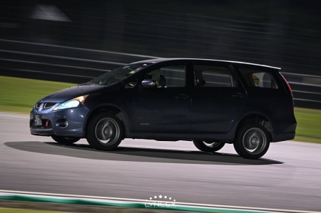 But first, let me backtrack a bit. No doubt you’re here reading this because you saw the main picture and were intrigued by it. You’re probably wondering: why the heck would anyone want to bring a family MPV to a trackday, the least sporty kind of car imaginable?

