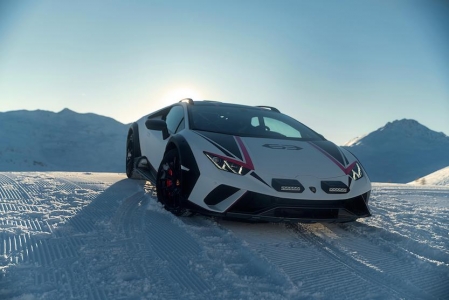 Click the mode dial to the Huracán Sterrato’s special ‘rally’ option, and get set for a world of fun. This was the Sterrato’s first outing on snow, and it took the low-grip surfaces of the Italian Alps like a champ.